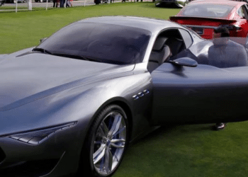 They steal the new Maserati under the office: big blow against the king of oil